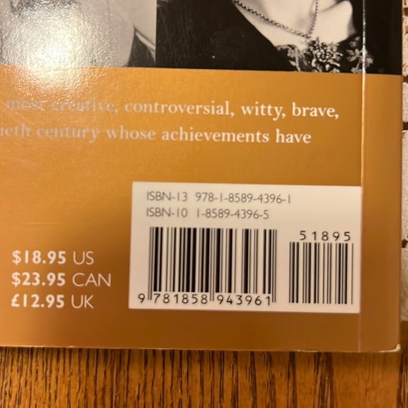 Women of Our Time, 75 Portraits of Remarkable Women book π - Picture 3 of 3